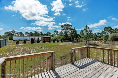 213 S Winchester Lane Hubert NC 28539