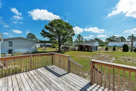 213 S Winchester Lane Hubert NC 28539