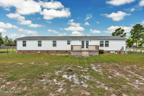 213 S Winchester Lane Hubert NC 28539