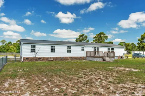 213 S Winchester Lane Hubert NC 28539