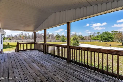 213 S Winchester Lane Hubert NC 28539