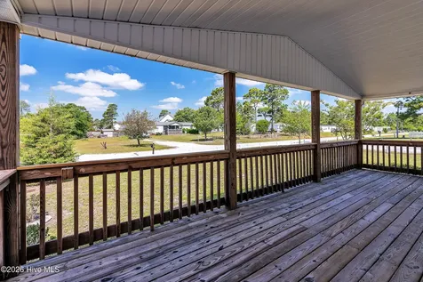 213 S Winchester Lane Hubert NC 28539