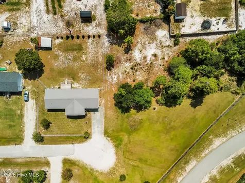 213 S Winchester Lane Hubert NC 28539