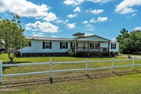 213 S Winchester Lane Hubert NC 28539