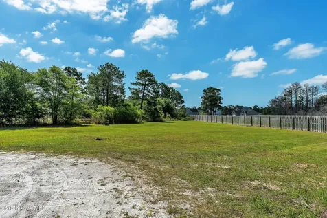 213 S Winchester Lane Hubert NC 28539