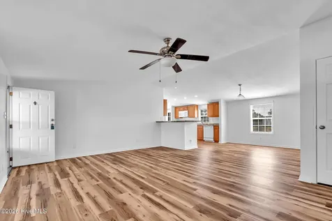 213 S Winchester Lane Hubert NC 28539