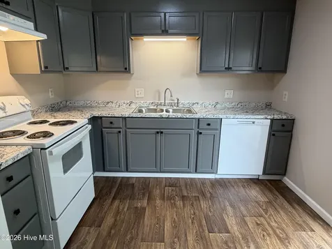 102 Fletcher Place Greenville NC 27858