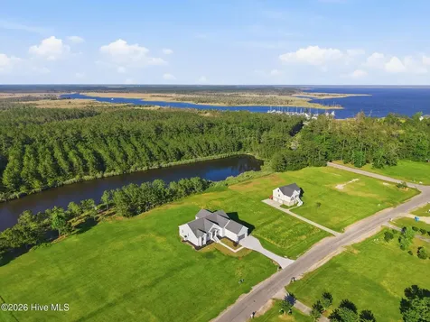 117 E Dowry Creek Belhaven NC 27810