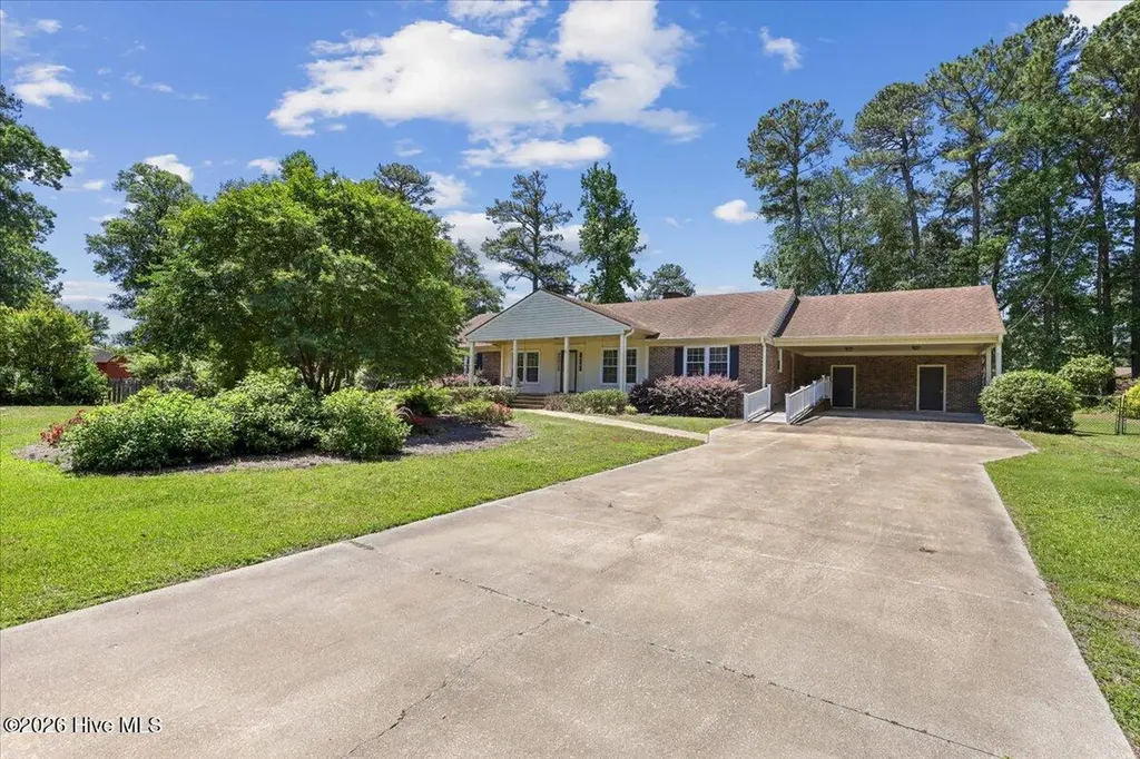 221 Pinewood Circle Goldsboro NC 27534