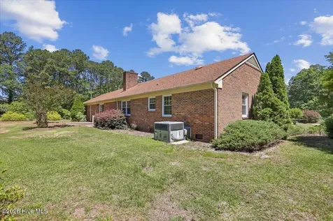 221 Pinewood Circle Goldsboro NC 27534