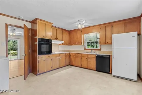 221 Pinewood Circle Goldsboro NC 27534