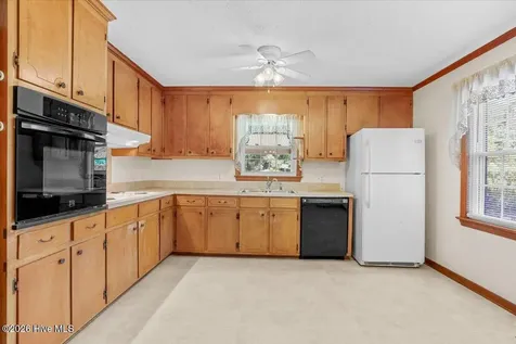 221 Pinewood Circle Goldsboro NC 27534