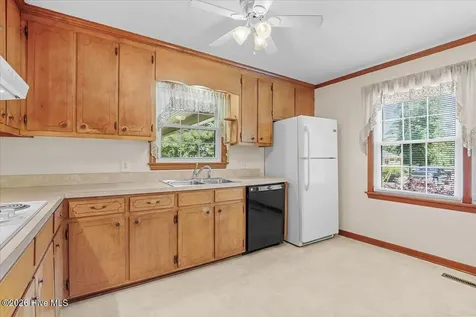 221 Pinewood Circle Goldsboro NC 27534