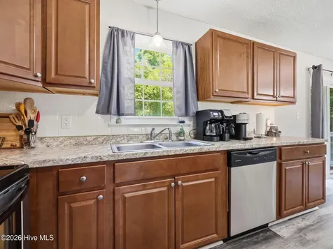 214 Carolina Drive Jacksonville NC 28546