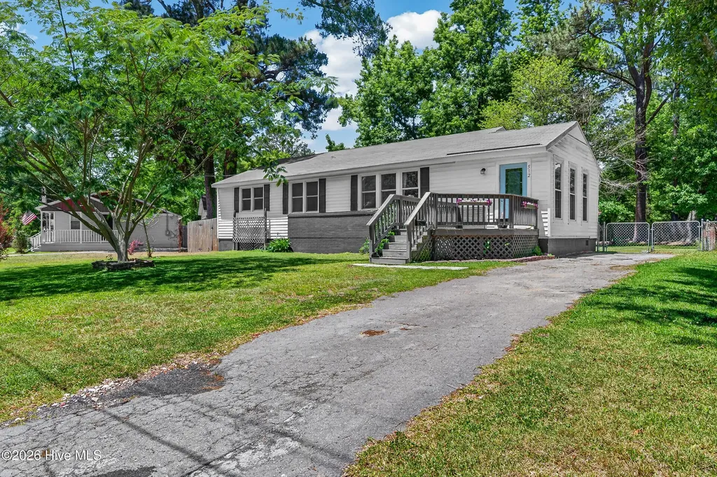 512 Woodhaven Drive Jacksonville NC 28540