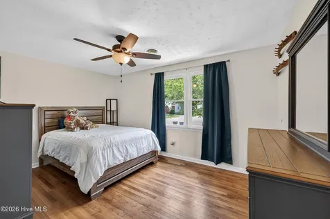 512 Woodhaven Drive Jacksonville NC 28540