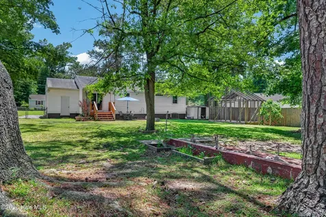 512 Woodhaven Drive Jacksonville NC 28540