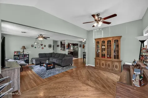 512 Woodhaven Drive Jacksonville NC 28540