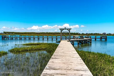 1307 Barnacle Lane Morehead City NC 28557