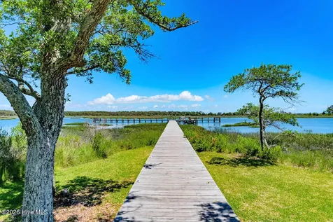 1307 Barnacle Lane Morehead City NC 28557
