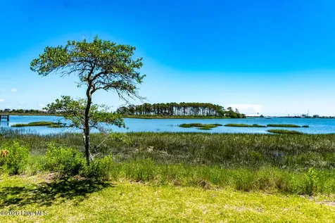 1307 Barnacle Lane Morehead City NC 28557