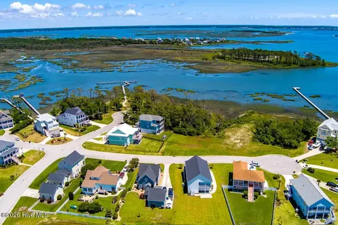 1307 Barnacle Lane Morehead City NC 28557