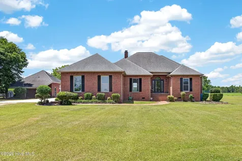 2732 White Oak River Road Maysville NC 28555