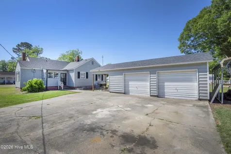 302 S Poplar Street Hobgood NC 27843