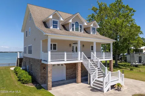 203 Riverside Drive Sneads Ferry NC 28460