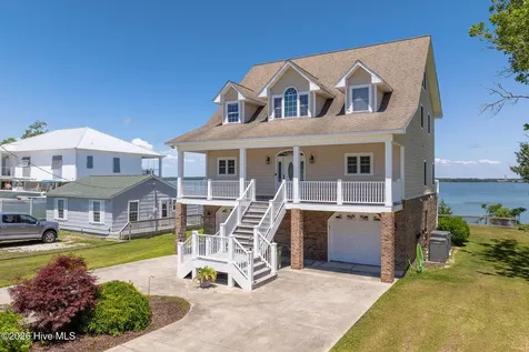203 Riverside Drive Sneads Ferry NC 28460