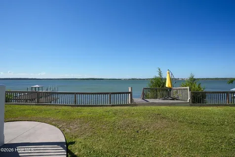203 Riverside Drive Sneads Ferry NC 28460