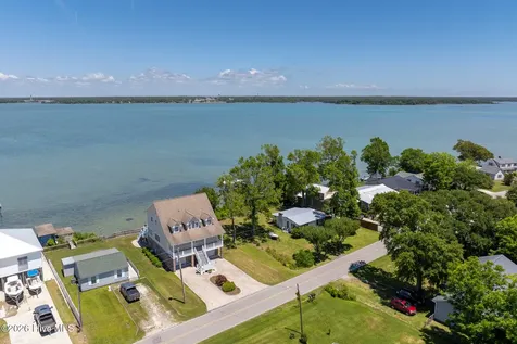 203 Riverside Drive Sneads Ferry NC 28460