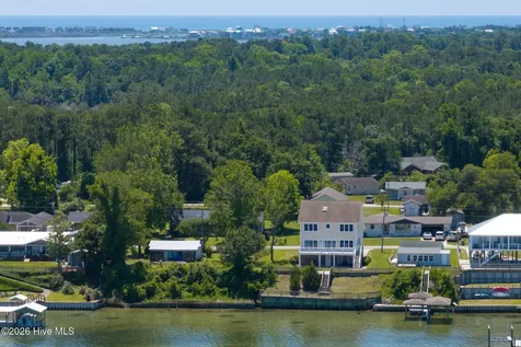 203 Riverside Drive Sneads Ferry NC 28460