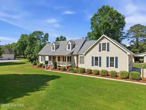 3190 Fox Run Circle Kinston NC 28504