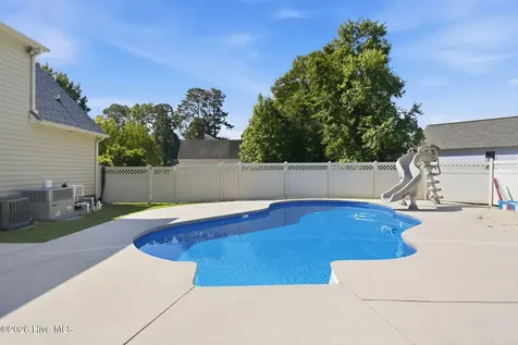 3190 Fox Run Circle Kinston NC 28504