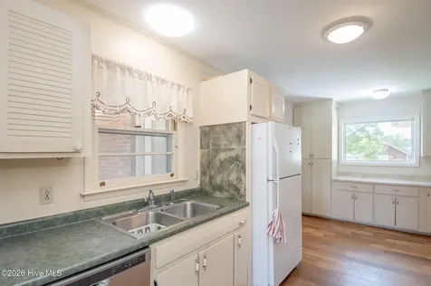 814 S Yaupon Terrace Morehead City NC 28557