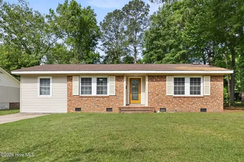 616 S Orange Street Wallace NC 28466