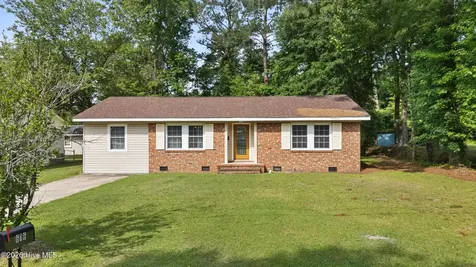 616 S Orange Street Wallace NC 28466