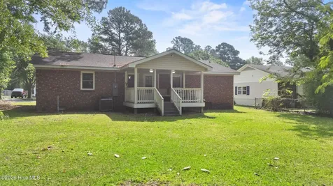 616 S Orange Street Wallace NC 28466