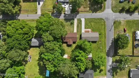 616 S Orange Street Wallace NC 28466