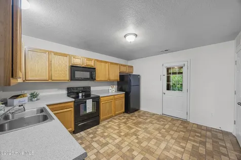 27 E Doris Avenue Jacksonville NC 28540