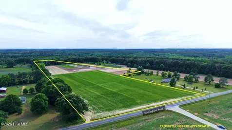 5901 Rockingham Road Laurel Hill NC 28351