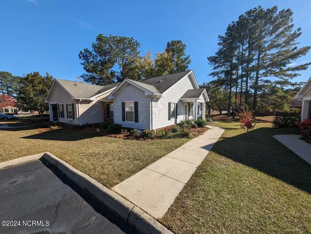 727 Chancery Lane Aberdeen NC 28315