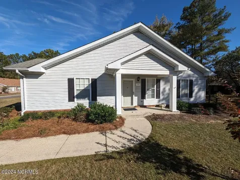 727 Chancery Lane Aberdeen NC 28315
