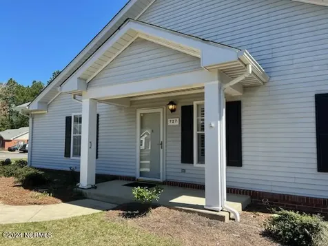 727 Chancery Lane Aberdeen NC 28315