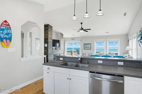 516 Ocean Drive North Topsail Beach NC 28460