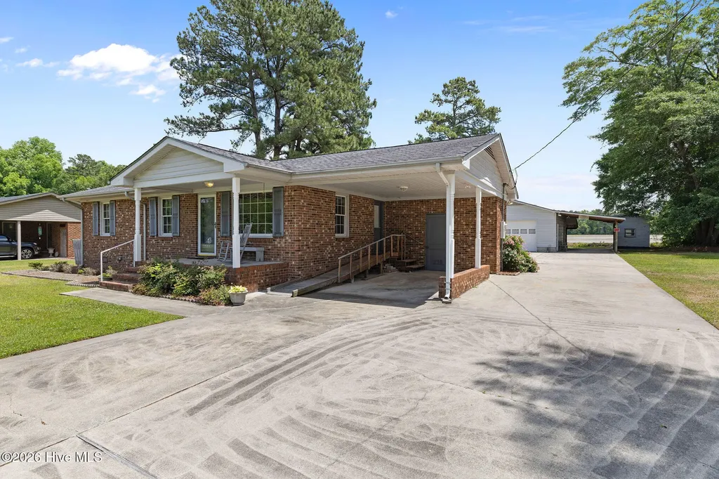 1905 Hullwood Drive Kinston NC 28504