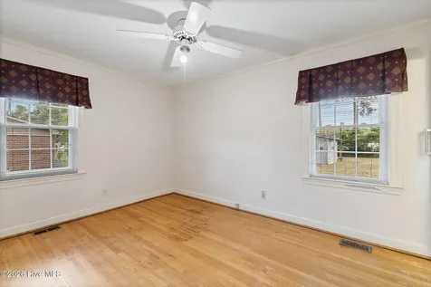 1905 Hullwood Drive Kinston NC 28504
