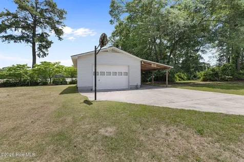 1905 Hullwood Drive Kinston NC 28504