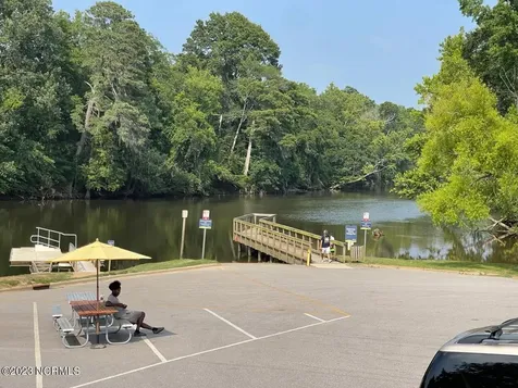 101 Seashore Street Grimesland NC 27837